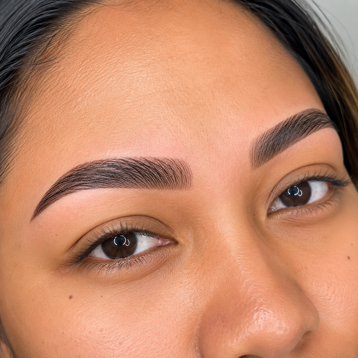 Close-up of professionally shaped eyebrows for an eyebrow waxing service at Mariana Nails in Saipan